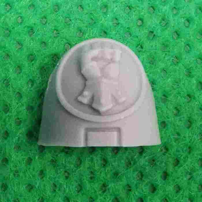 Imperial Fists MKVI Shoulder Pads bits