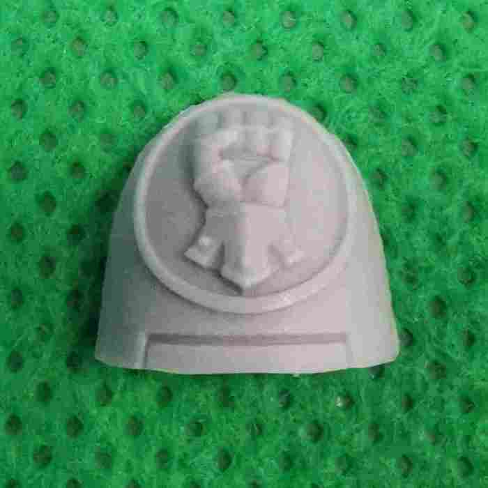 Imperial Fists MKVI Shoulder Pads bits
