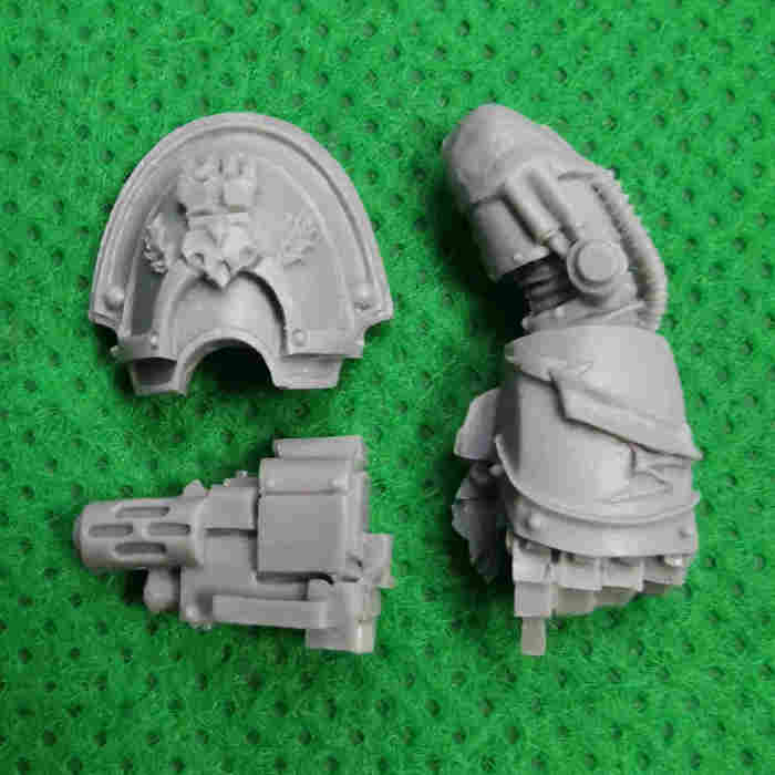 Alexis Polux - 405th Captain of the Imperial Fists bits