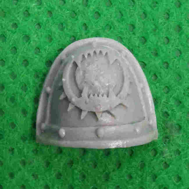 World Eaters Legion MKII Shoulder Pads bits