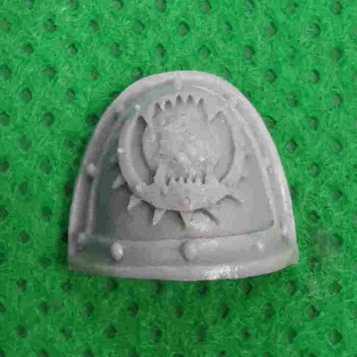 World Eaters Legion MKII Shoulder Pads bits
