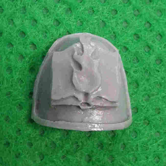Word Bearers Legion MkIV Shoulder Pads bits