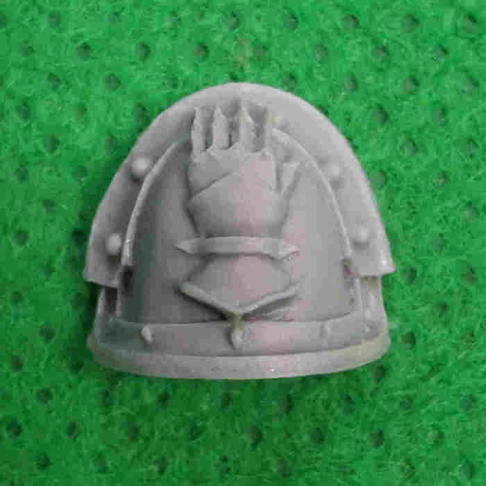 Iron Hands Legion MkIII Shoulder Pads bits