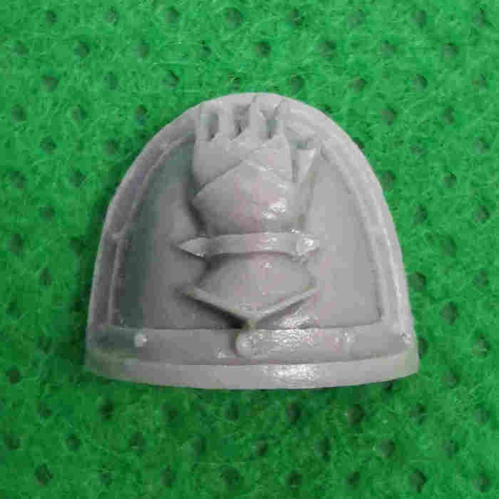 Iron Hands Legion MKII Shoulder Pads bits