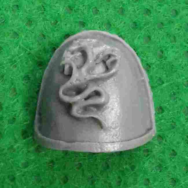 Alpha Legion MKIV Shoulder Pad bits