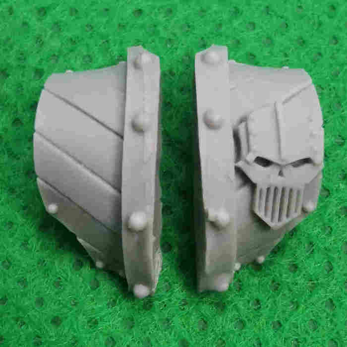 Iron Warriors Cataphractii Terminator Shoulder Pads bits