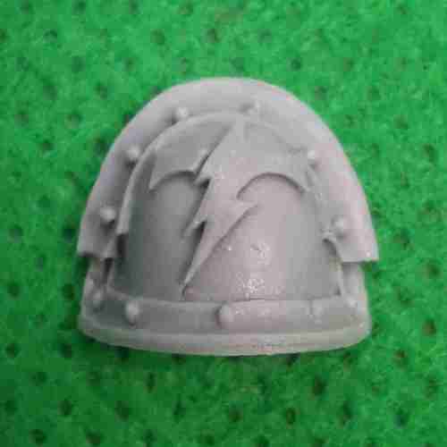 White Scars Mk III Shoulder Pads bits 