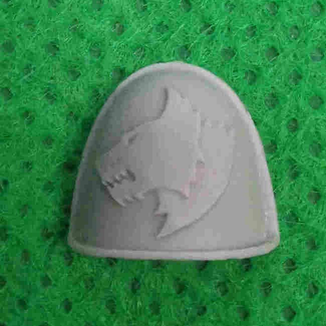 Space Wolves Mk IV Shoulder Pads bits