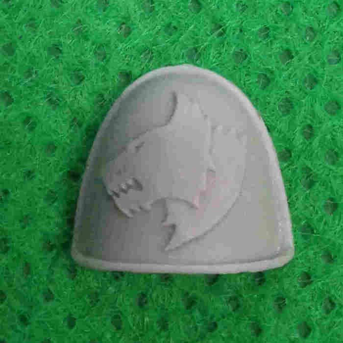 Space Wolves Mk IV Shoulder Pads bits