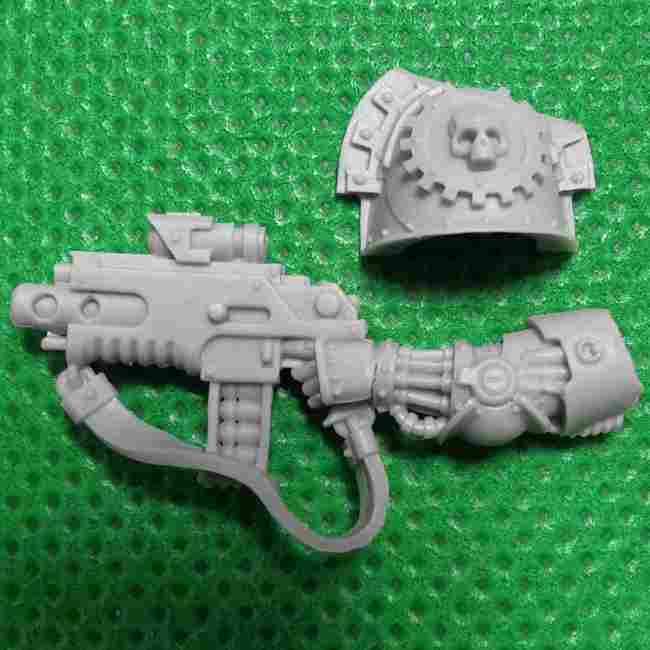 Iron Hands Shadrak Meduson – Master Of The Shattered Legions bits