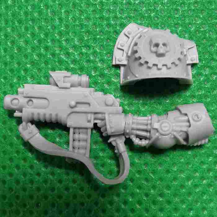 Iron Hands Shadrak Meduson – Master Of The Shattered Legions bits