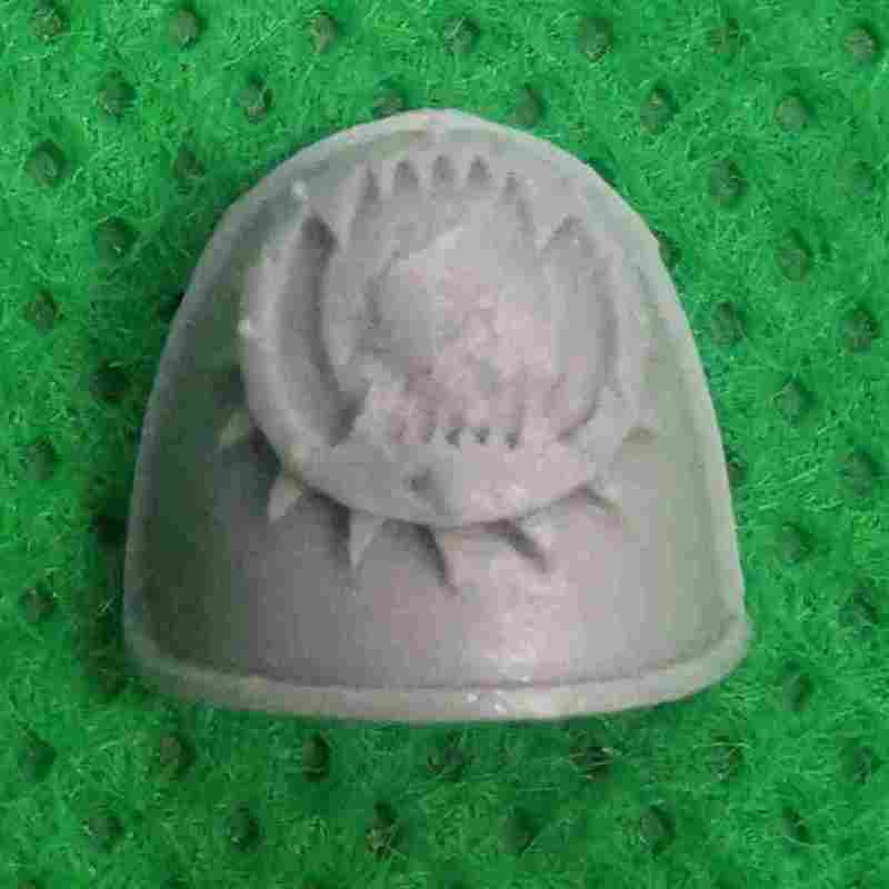 World Eaters MKIV Shoulder Pads bits