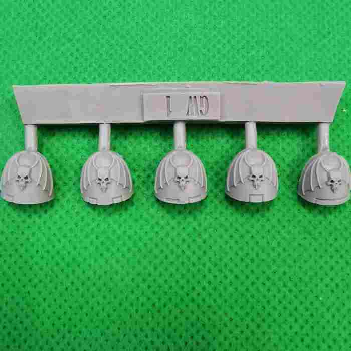 Night Lords MKVI Shoulder Pads bits