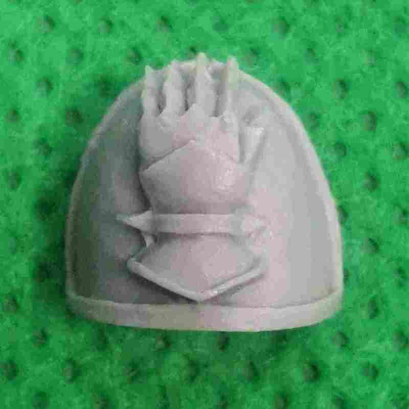 Iron Hands MKIV Shoulder Pads bits