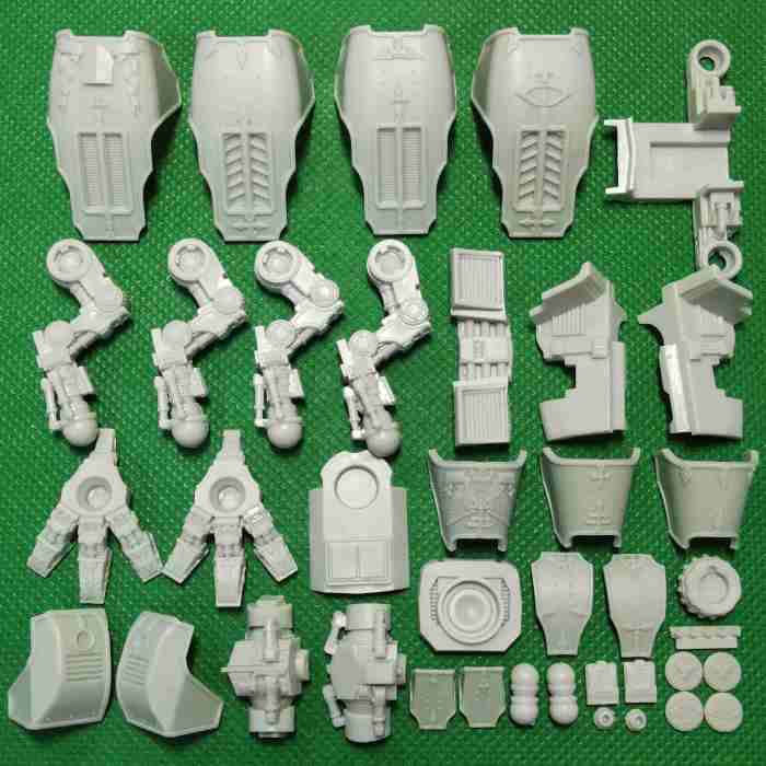 Warhound Titans With Ursus Claws And Melta Lances Bits