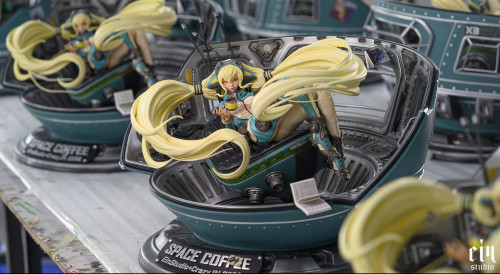 【In Stock】Ein Studio Space Coffee Weightlessness Resin Statue