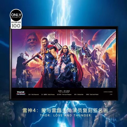 【Pre order】Signature Art Studio Thor：Love and Thunder The main actor's reprint signed and framed painting