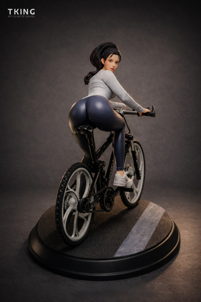 【Pre order】TKing Toys Studio 1/8 Bicycle Girl