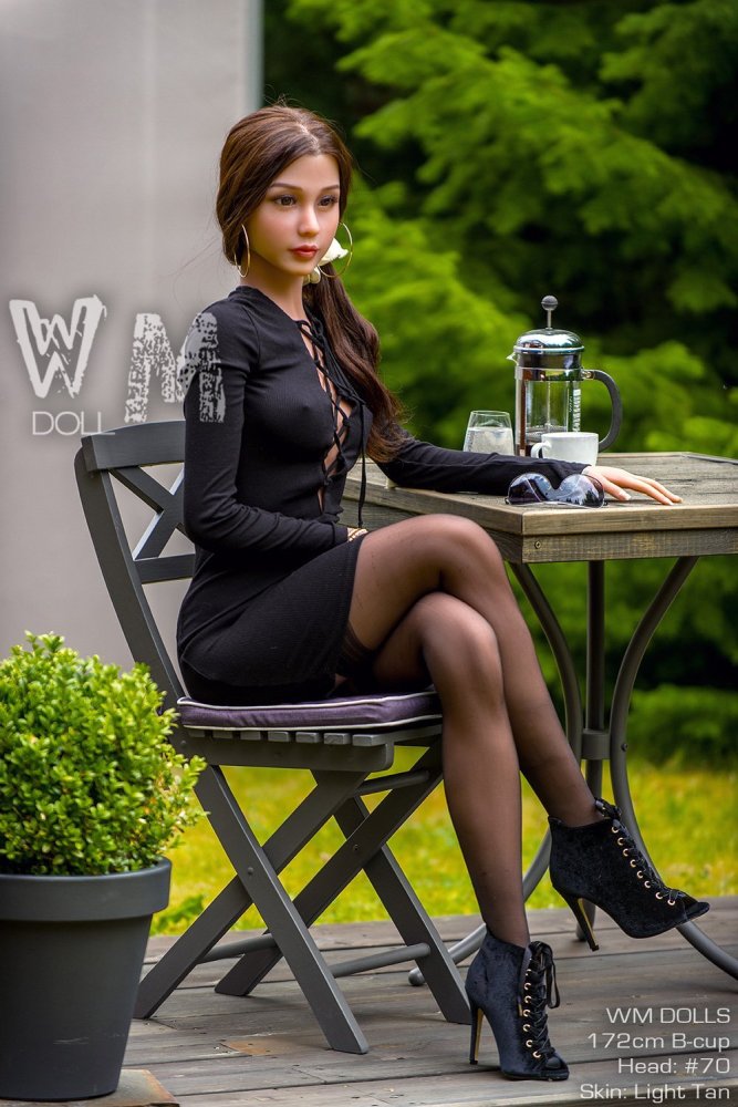 WM Regina: Sexy Barista Sex Doll