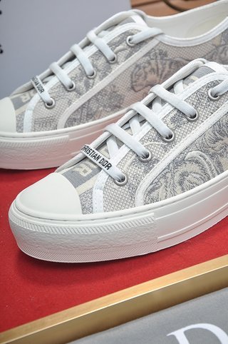 DIOR Walk'n'Dior Platform Shoes Low-Top Stylish Skateboarding Shoes Women's Gray