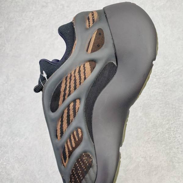 Adidas Yeezy 700 V3 Clay Brown