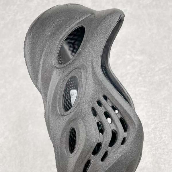 adidas Yeezy Foam RNR Onyx