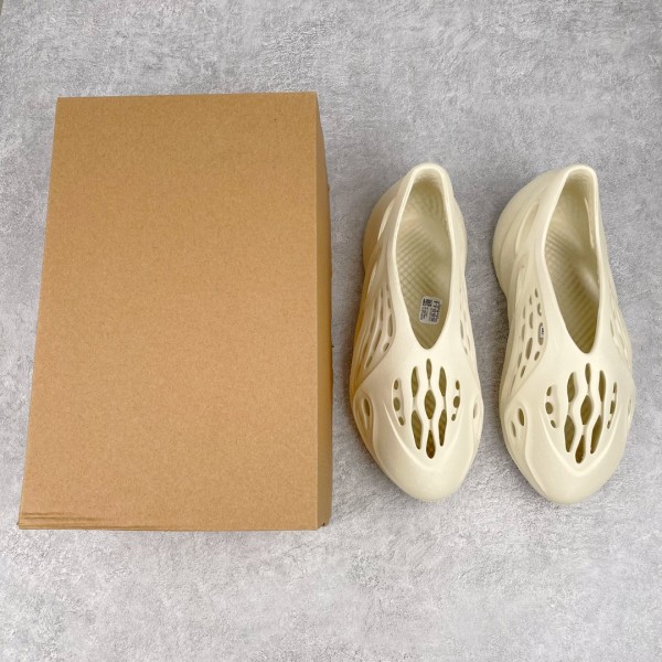 adidas Yeezy Foam RNR Desert Sand