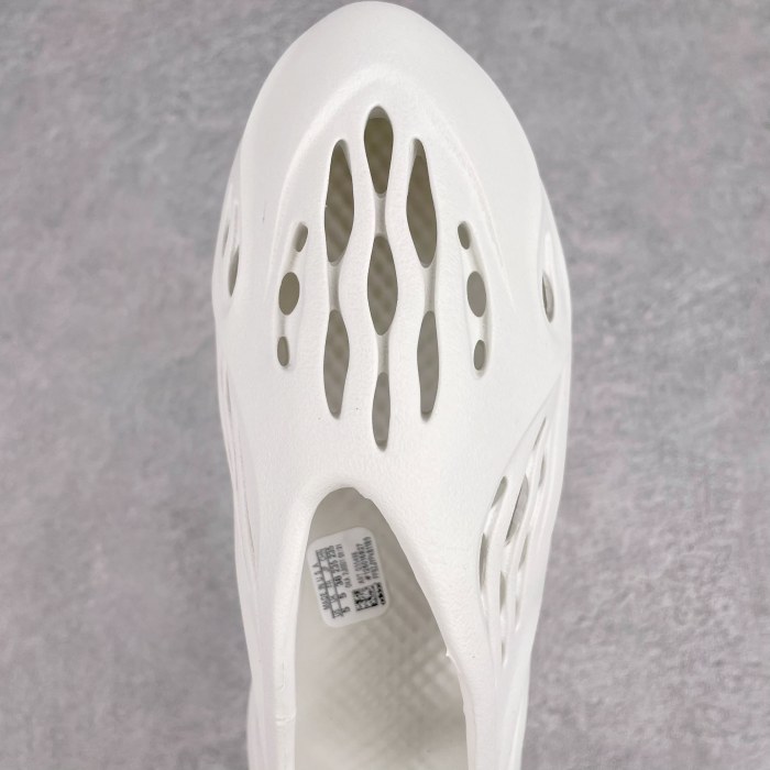 adidas Yeezy Foam RNNR Sand