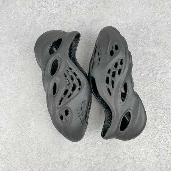 adidas Yeezy Foam RNR Onyx