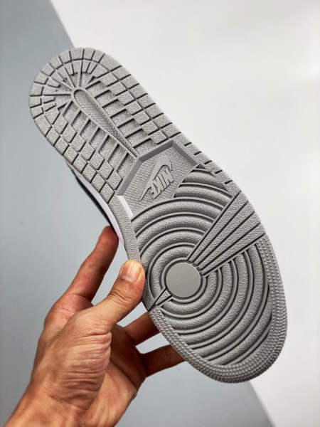 Jordan 1 Mid Light Smoke Grey