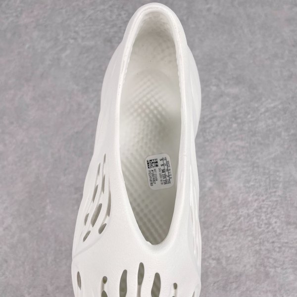 adidas Yeezy Foam RNNR Sand