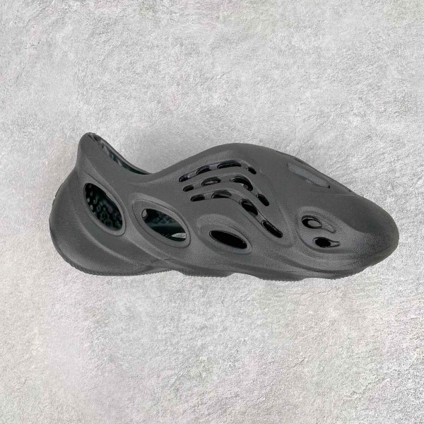 adidas Yeezy Foam RNR Onyx