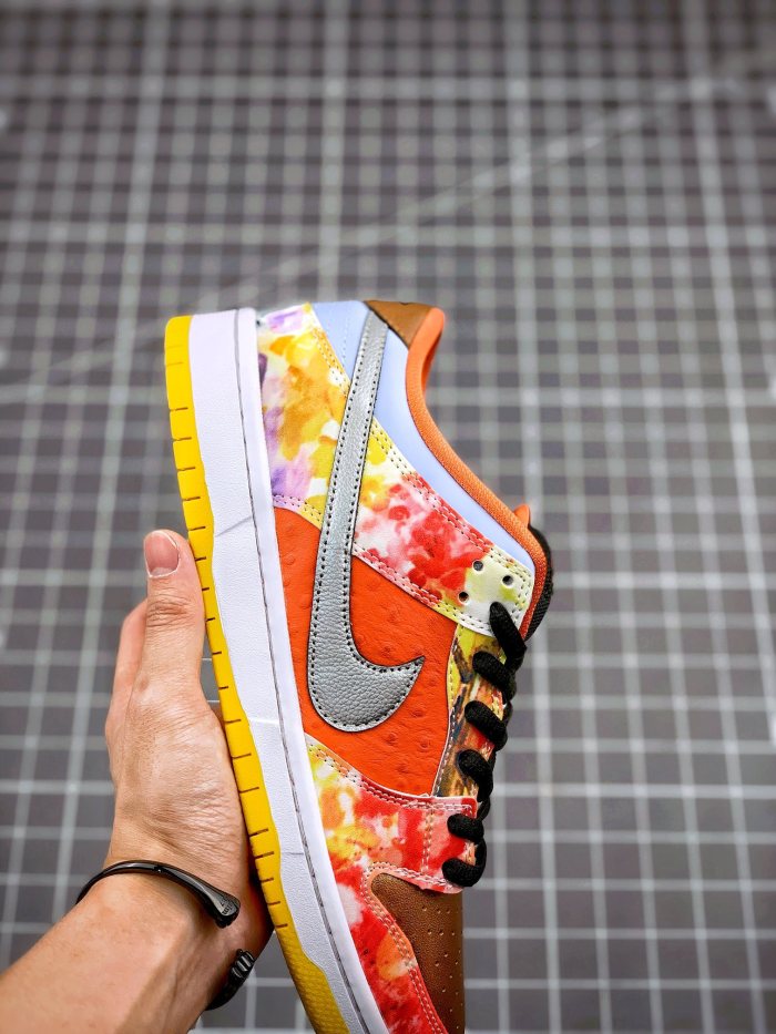 Nike Dunk SB Low Street Hawker