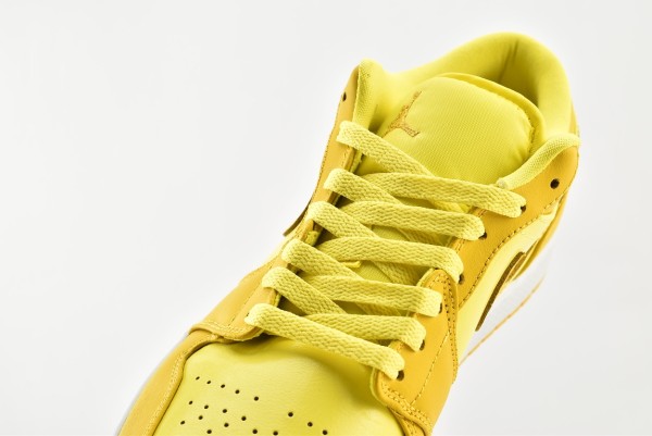 Jordan 1 Low Yellow Strike (W)