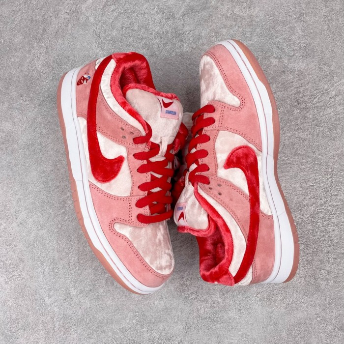 Nike Dunk SB Low StrangeLove Skateboards