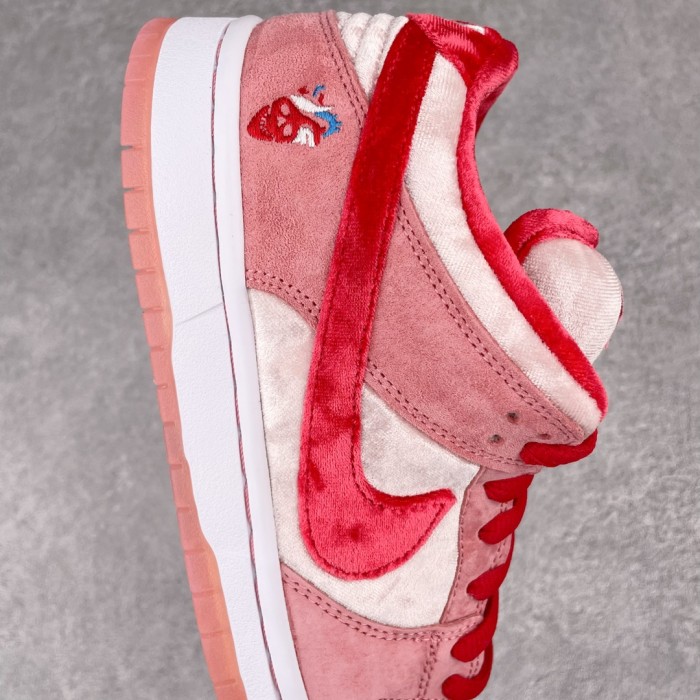 Nike Dunk SB Low StrangeLove Skateboards