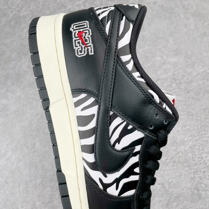 Nike Dunk SB Low Quartersnacks Zebra