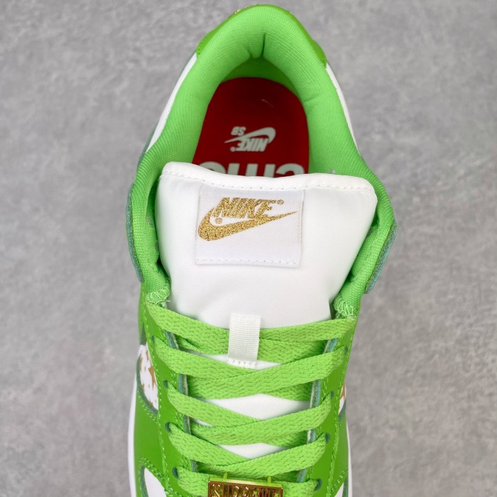 Nike Dunk SB Low Supreme Stars Mean Green