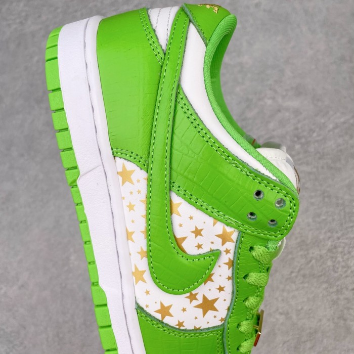 Nike Dunk SB Low Supreme Stars Mean Green