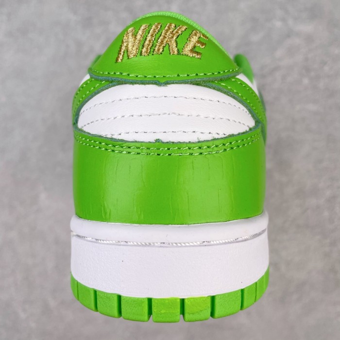 Nike Dunk SB Low Supreme Stars Mean Green