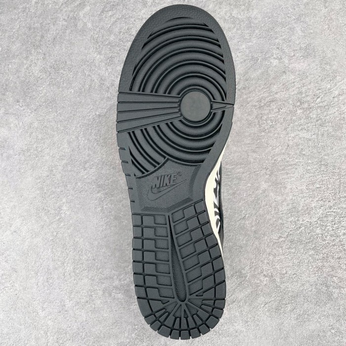 Nike Dunk SB Low Quartersnacks Zebra