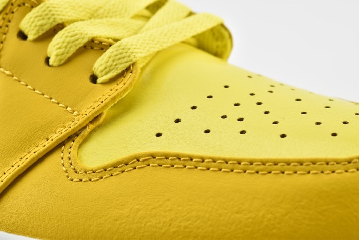 Jordan 1 Low Yellow Strike (W)