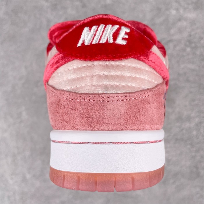 Nike Dunk SB Low StrangeLove Skateboards