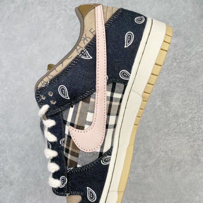 Nike Dunk SB Low Travis Scott