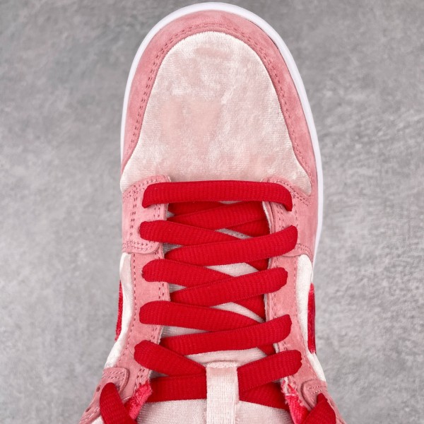 Nike Dunk SB Low StrangeLove Skateboards