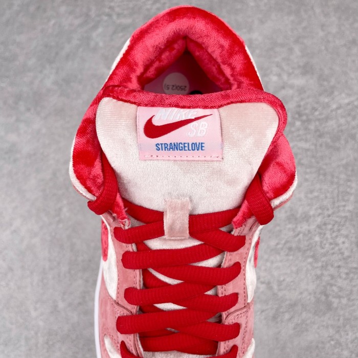 Nike Dunk SB Low StrangeLove Skateboards
