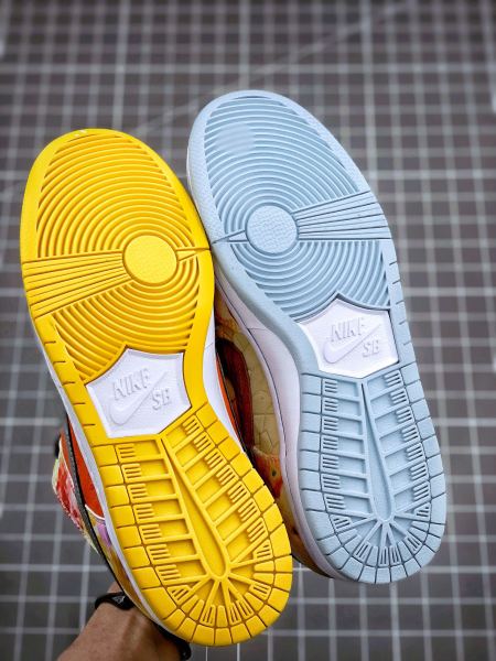 Nike Dunk SB Low Street Hawker