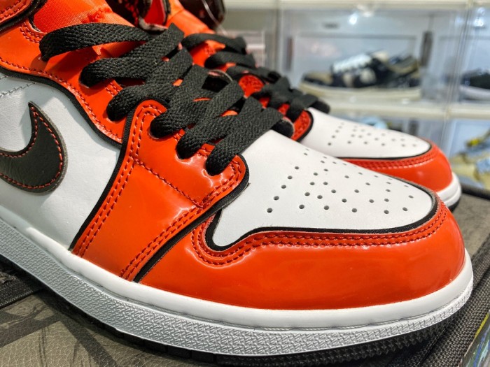 Jordan 1 Mid SE Turf Orange