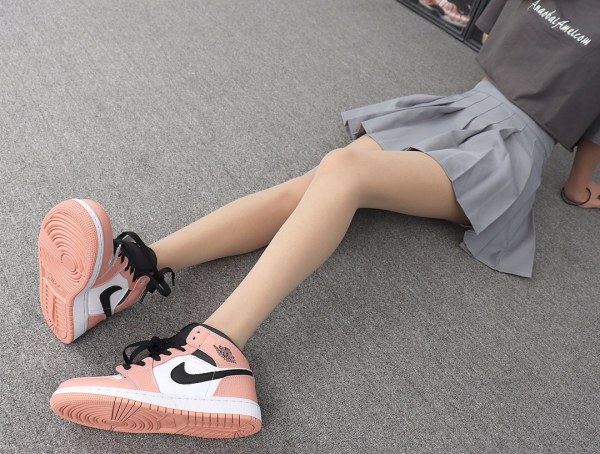 Jordan 1 Mid Pink Quartz