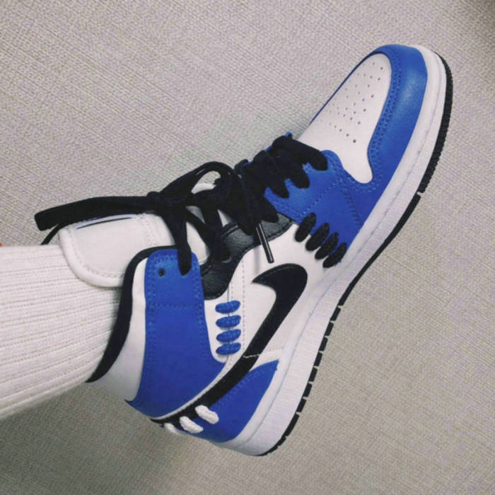 Jordan 1 Mid Sisterhood